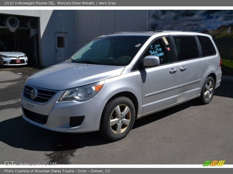 Mercury Silver Metallic / Aero Gray 2010 Volkswagen Routan SEL