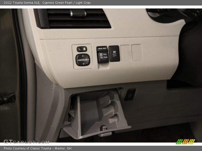 Cypress Green Pearl / Light Gray 2012 Toyota Sienna XLE