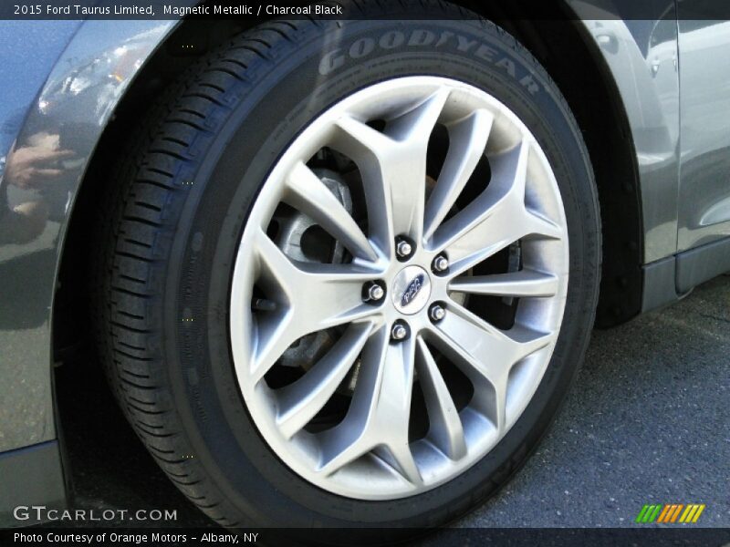 Magnetic Metallic / Charcoal Black 2015 Ford Taurus Limited