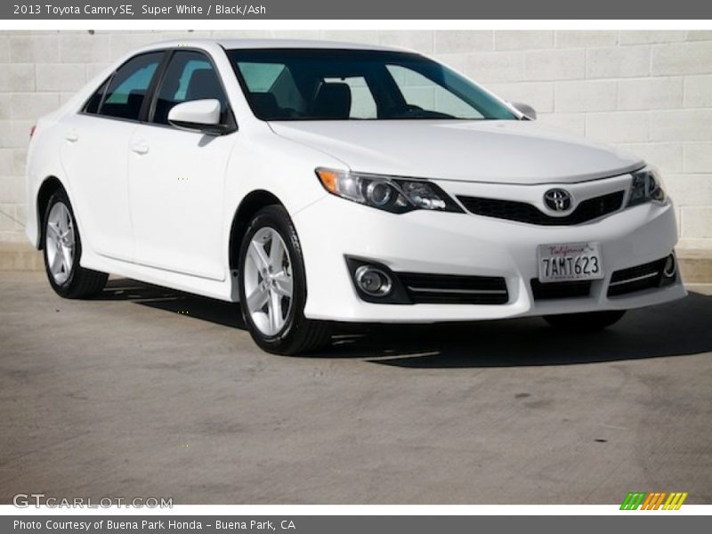 Super White / Black/Ash 2013 Toyota Camry SE