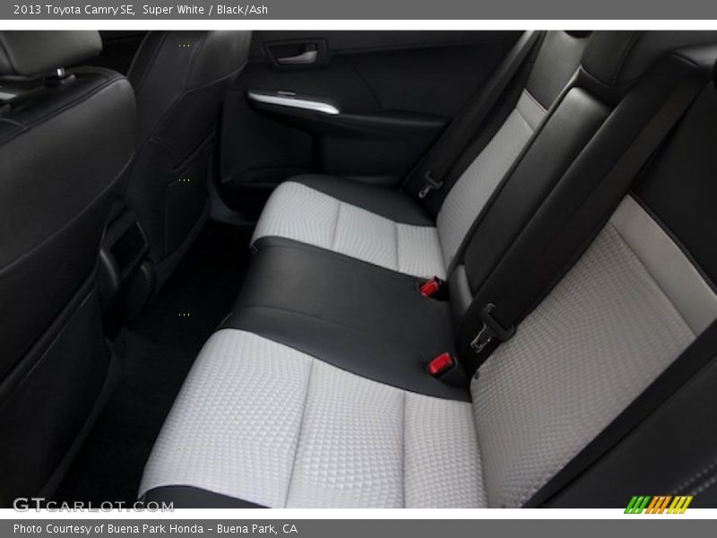 Super White / Black/Ash 2013 Toyota Camry SE