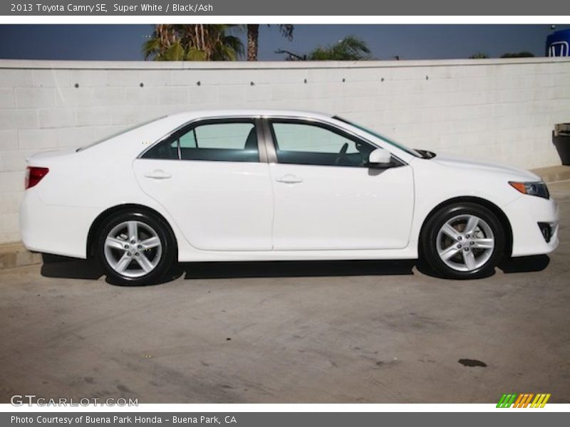 Super White / Black/Ash 2013 Toyota Camry SE