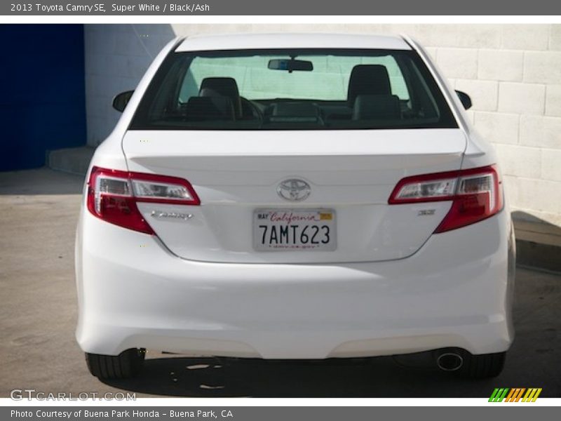 Super White / Black/Ash 2013 Toyota Camry SE