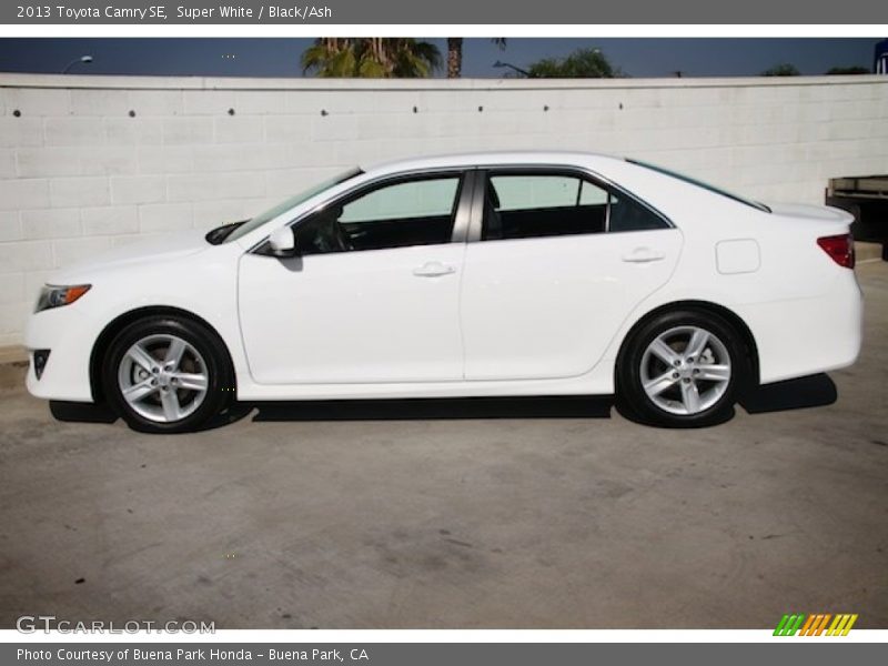 Super White / Black/Ash 2013 Toyota Camry SE