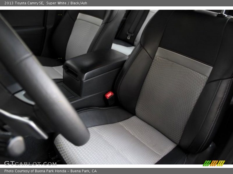 Super White / Black/Ash 2013 Toyota Camry SE
