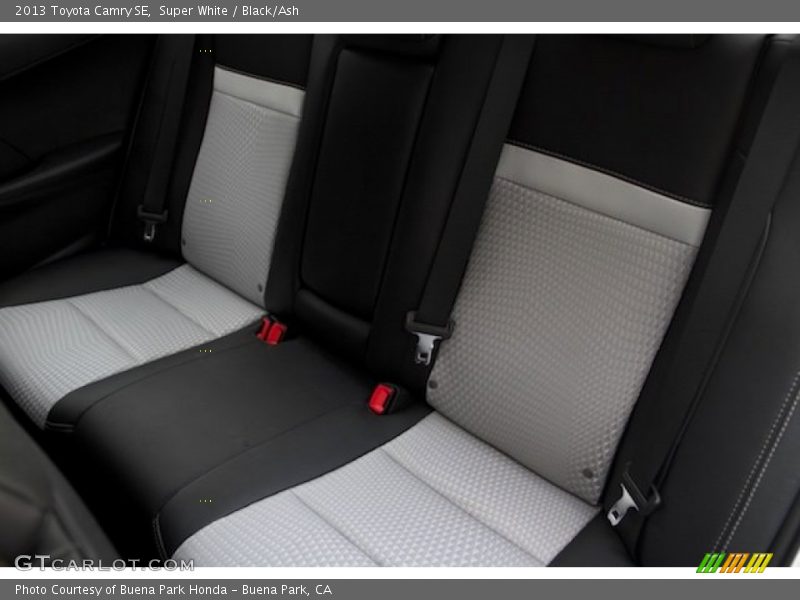 Super White / Black/Ash 2013 Toyota Camry SE