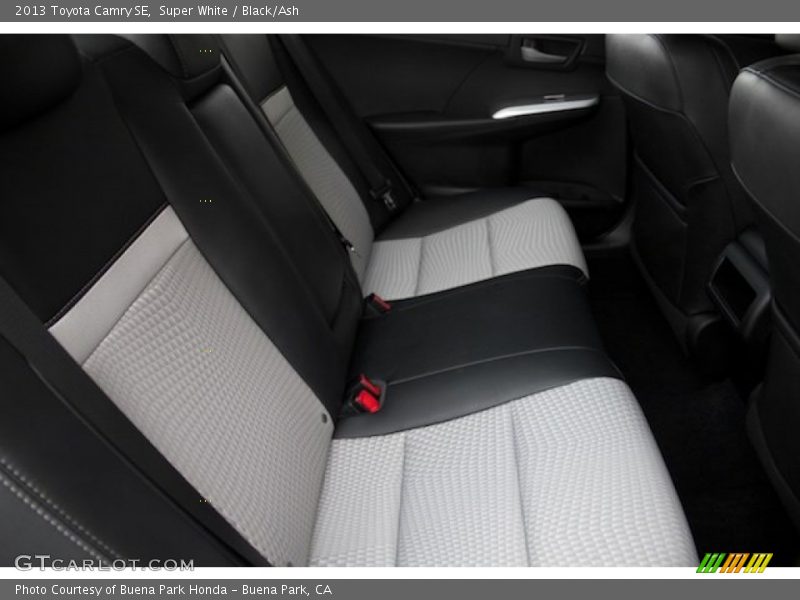 Super White / Black/Ash 2013 Toyota Camry SE