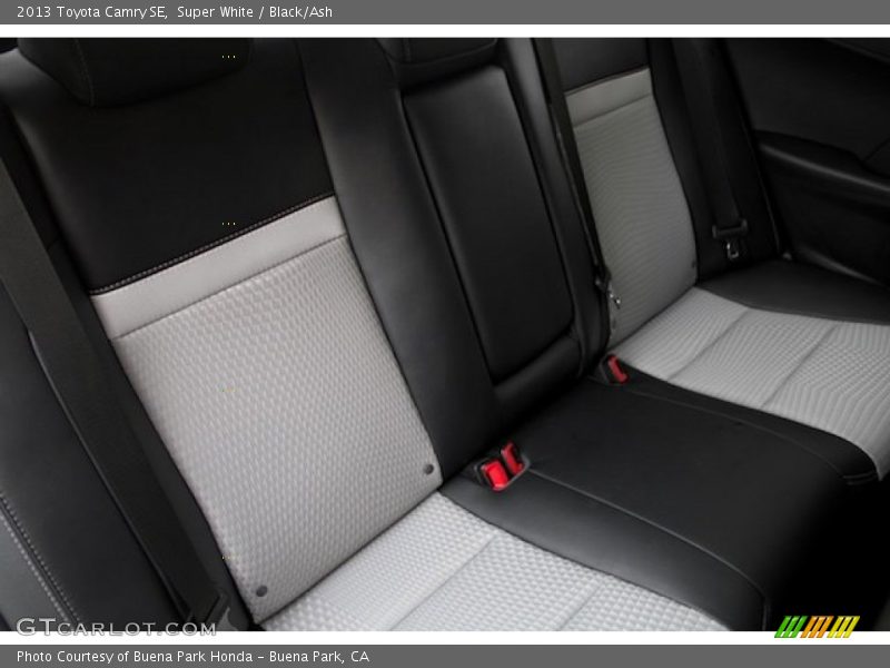 Super White / Black/Ash 2013 Toyota Camry SE