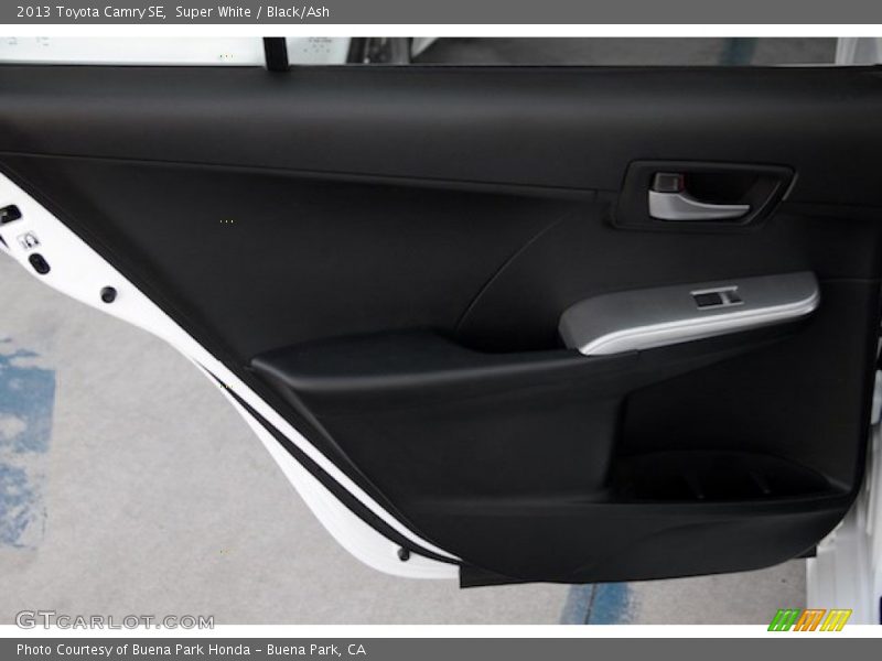 Super White / Black/Ash 2013 Toyota Camry SE