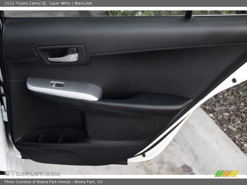 Super White / Black/Ash 2013 Toyota Camry SE