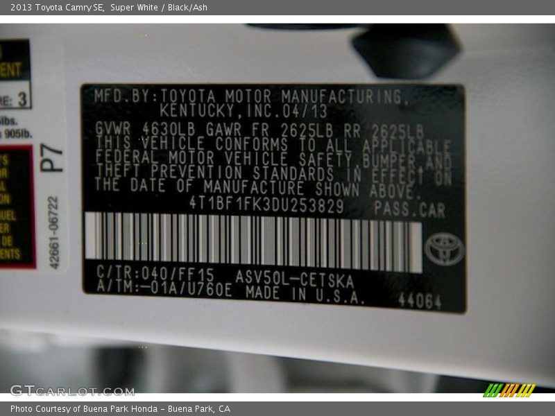 Super White / Black/Ash 2013 Toyota Camry SE