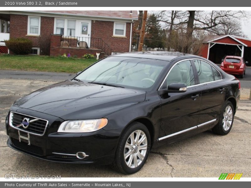 Front 3/4 View of 2010 S80 3.2