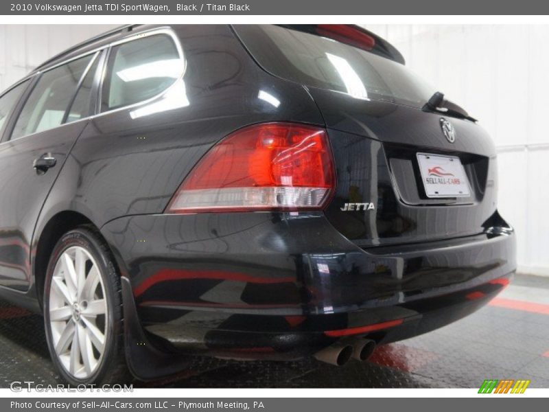 Black / Titan Black 2010 Volkswagen Jetta TDI SportWagen