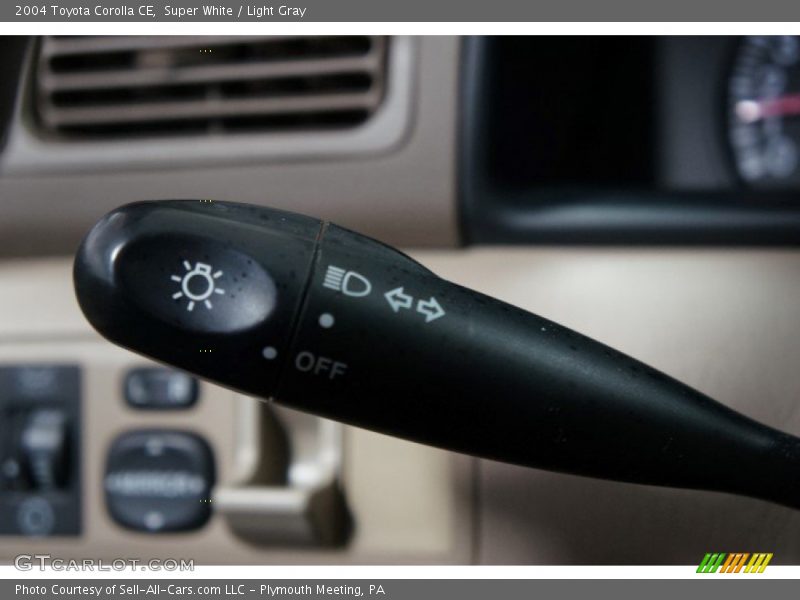Super White / Light Gray 2004 Toyota Corolla CE