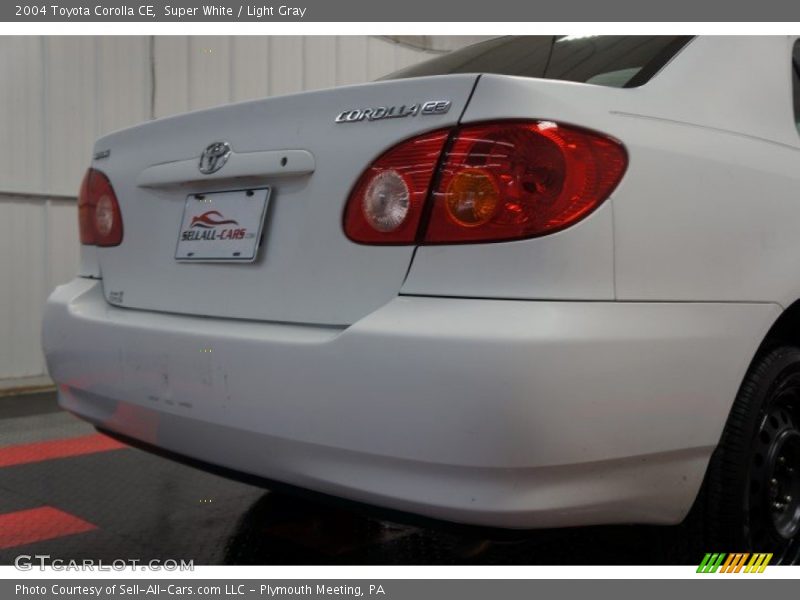 Super White / Light Gray 2004 Toyota Corolla CE
