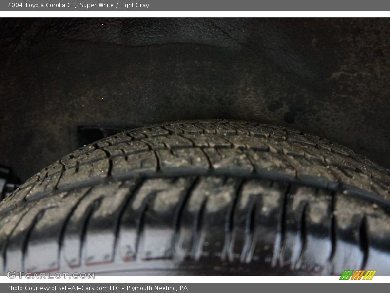 Super White / Light Gray 2004 Toyota Corolla CE