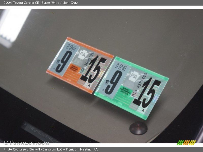 Super White / Light Gray 2004 Toyota Corolla CE