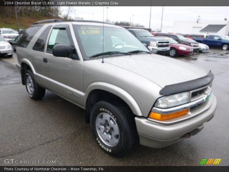 Light Pewter Metallic / Graphite Gray 2004 Chevrolet Blazer LS 4x4