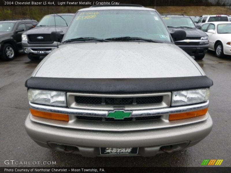 Light Pewter Metallic / Graphite Gray 2004 Chevrolet Blazer LS 4x4