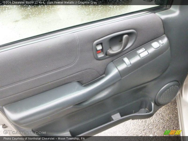 Light Pewter Metallic / Graphite Gray 2004 Chevrolet Blazer LS 4x4