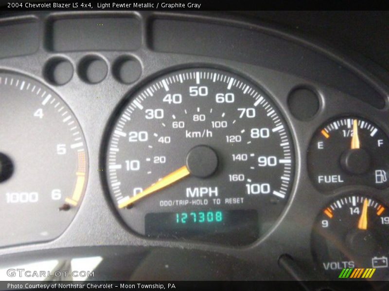 Light Pewter Metallic / Graphite Gray 2004 Chevrolet Blazer LS 4x4