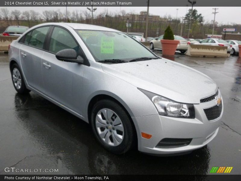 Front 3/4 View of 2014 Cruze LS