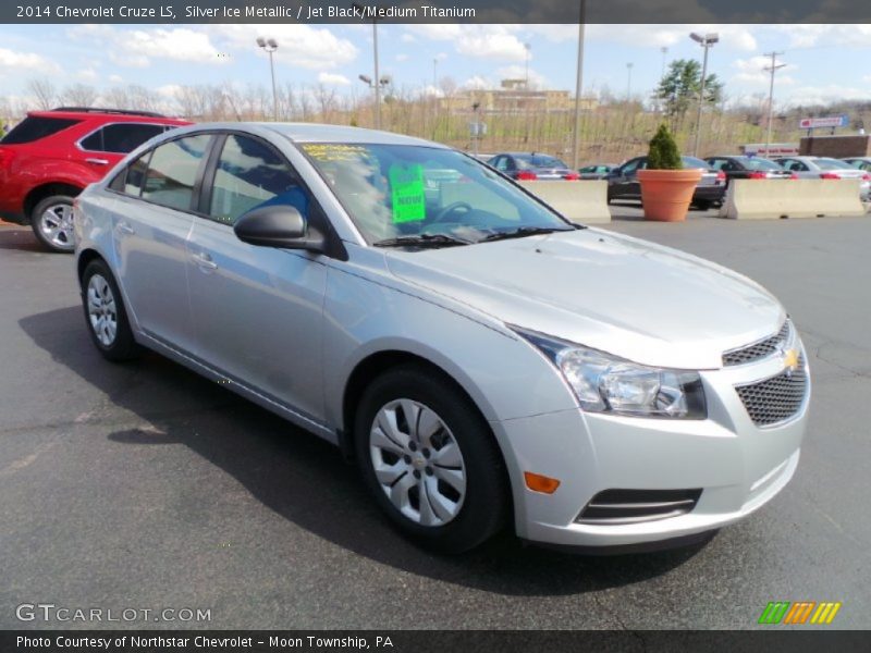 Front 3/4 View of 2014 Cruze LS