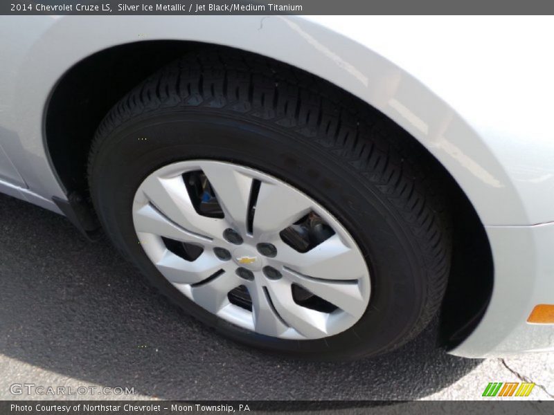 Silver Ice Metallic / Jet Black/Medium Titanium 2014 Chevrolet Cruze LS