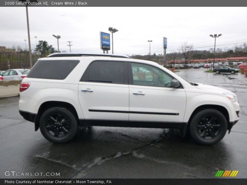 Cream White / Black 2008 Saturn Outlook XE