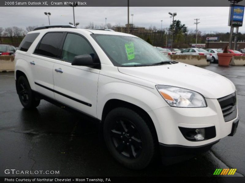 Cream White / Black 2008 Saturn Outlook XE