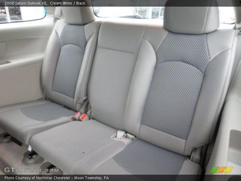 Cream White / Black 2008 Saturn Outlook XE