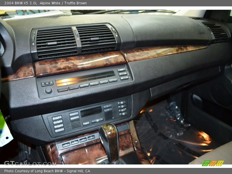 Alpine White / Truffle Brown 2004 BMW X5 3.0i