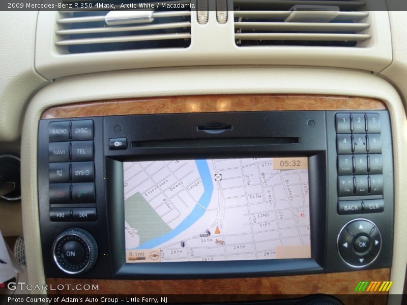 Arctic White / Macadamia 2009 Mercedes-Benz R 350 4Matic
