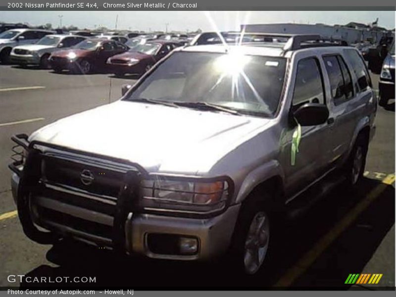 Chrome Silver Metallic / Charcoal 2002 Nissan Pathfinder SE 4x4