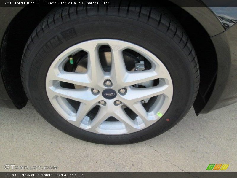 Tuxedo Black Metallic / Charcoal Black 2015 Ford Fusion SE