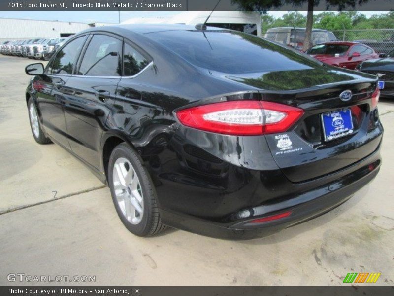 Tuxedo Black Metallic / Charcoal Black 2015 Ford Fusion SE