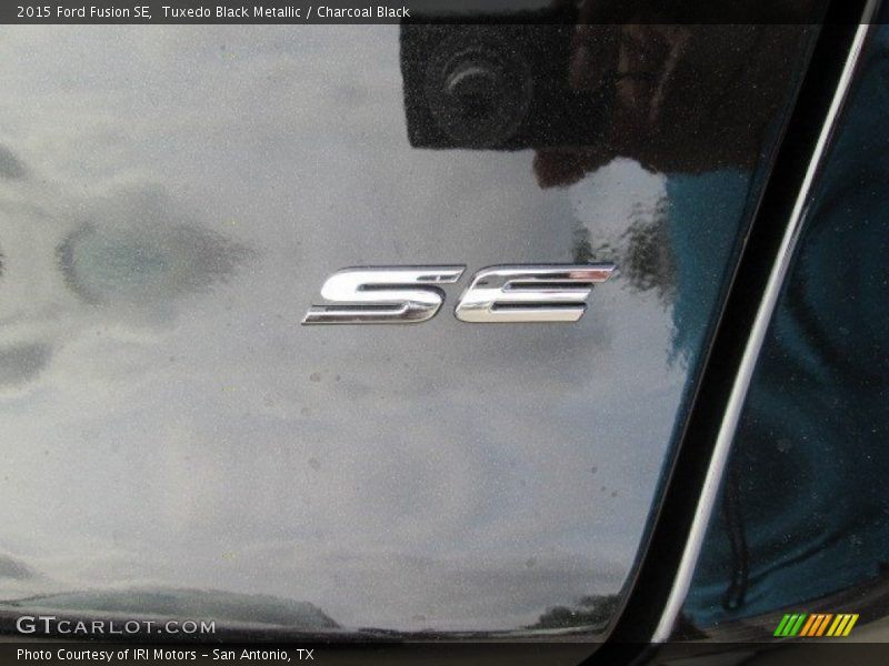Tuxedo Black Metallic / Charcoal Black 2015 Ford Fusion SE