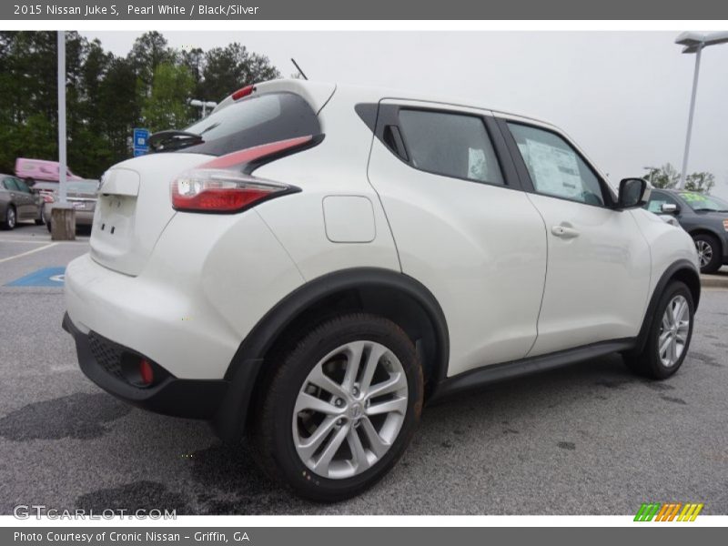 Pearl White / Black/Silver 2015 Nissan Juke S