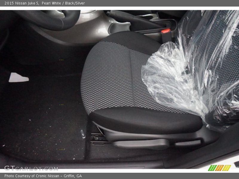 Pearl White / Black/Silver 2015 Nissan Juke S