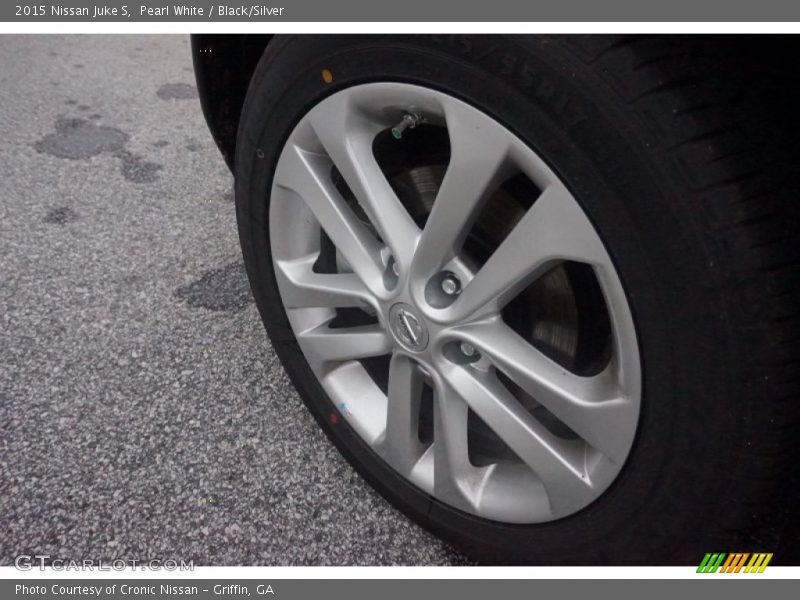 Pearl White / Black/Silver 2015 Nissan Juke S