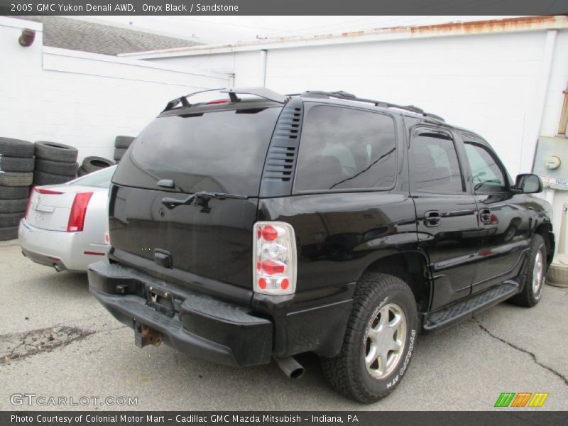 Onyx Black / Sandstone 2005 GMC Yukon Denali AWD