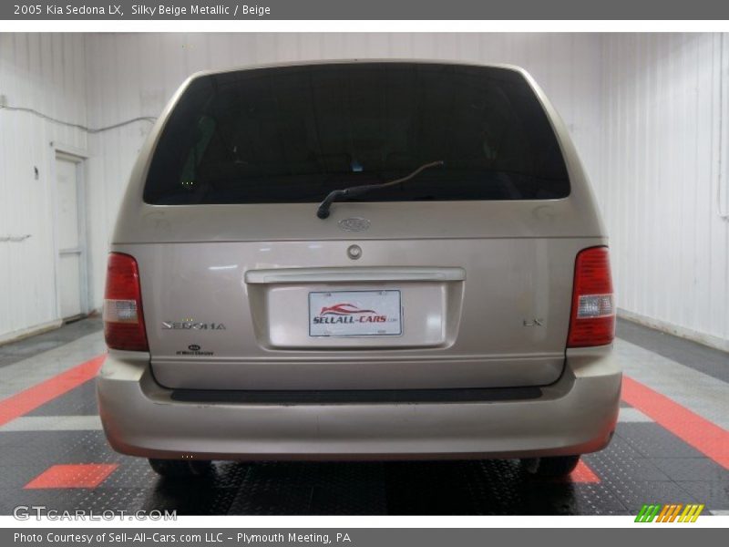 Silky Beige Metallic / Beige 2005 Kia Sedona LX