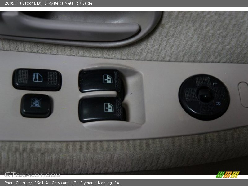 Silky Beige Metallic / Beige 2005 Kia Sedona LX