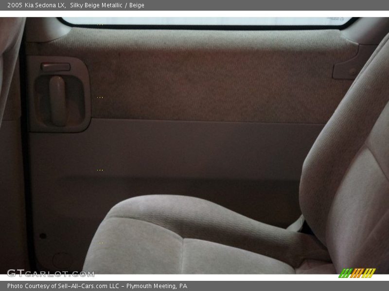 Silky Beige Metallic / Beige 2005 Kia Sedona LX