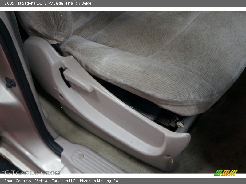 Silky Beige Metallic / Beige 2005 Kia Sedona LX