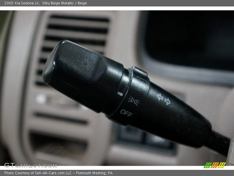 Silky Beige Metallic / Beige 2005 Kia Sedona LX