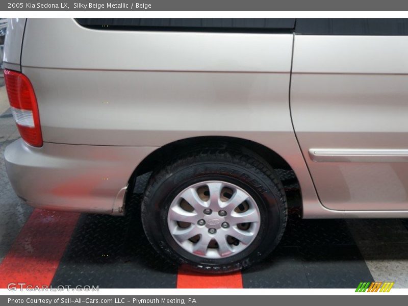 Silky Beige Metallic / Beige 2005 Kia Sedona LX