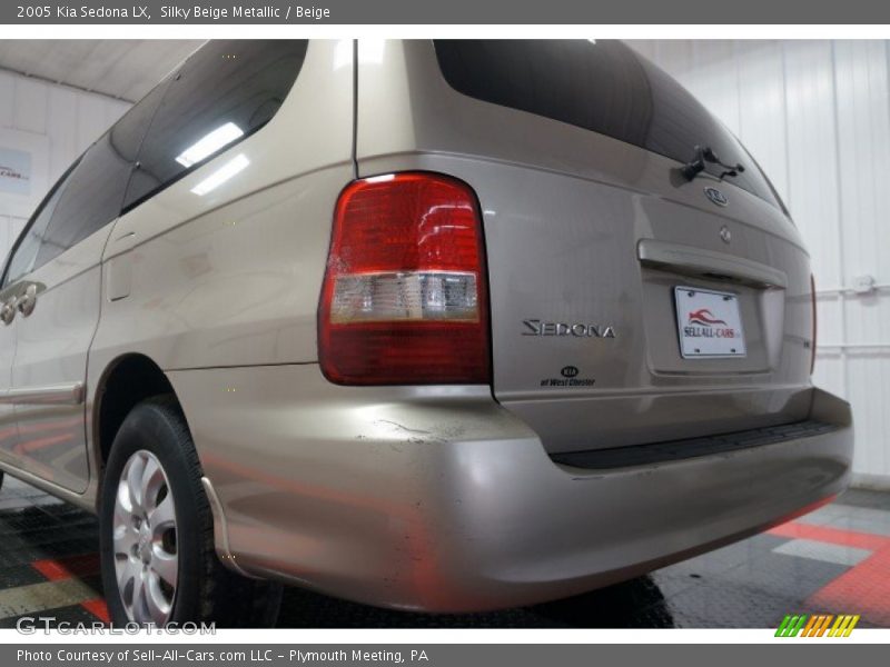 Silky Beige Metallic / Beige 2005 Kia Sedona LX