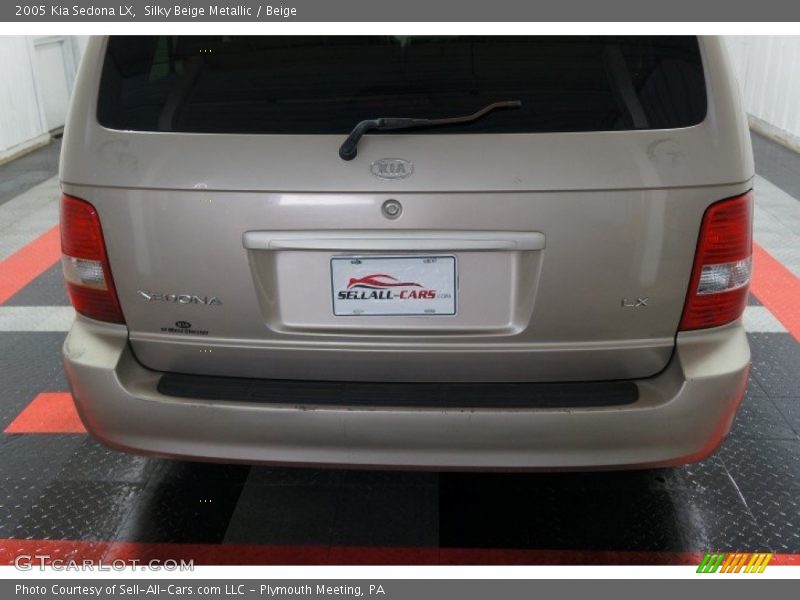 Silky Beige Metallic / Beige 2005 Kia Sedona LX