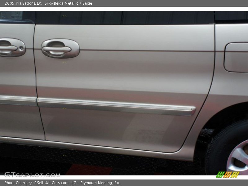 Silky Beige Metallic / Beige 2005 Kia Sedona LX